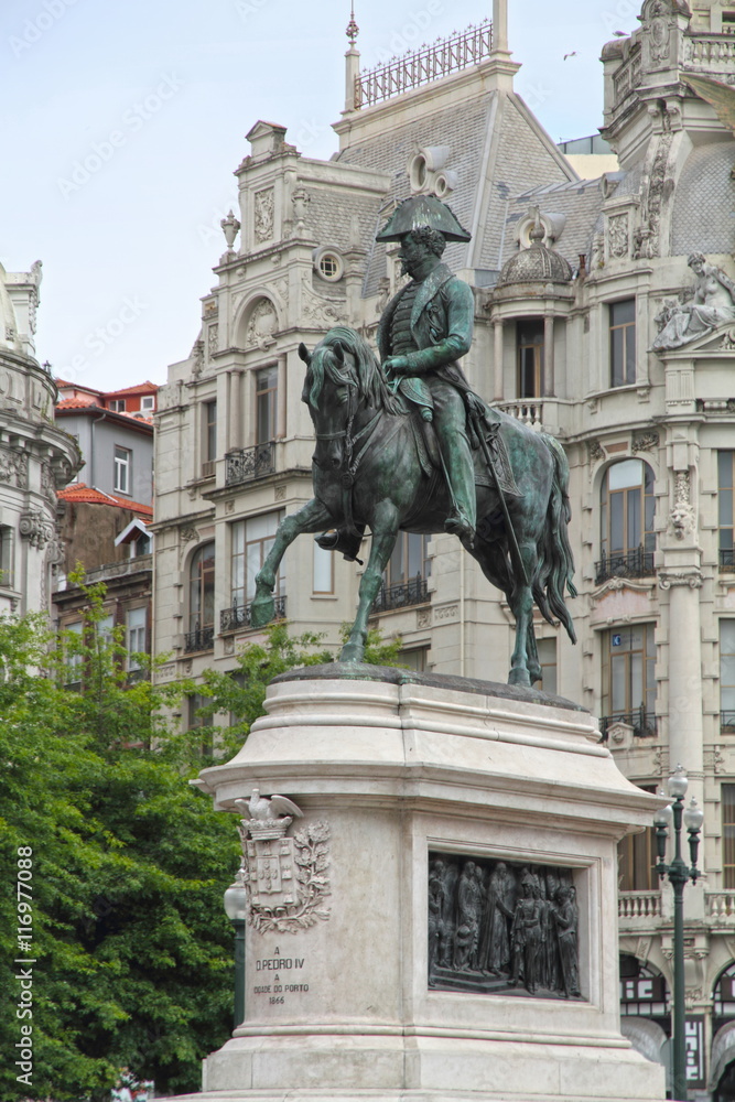 Statue Porto Portugal
