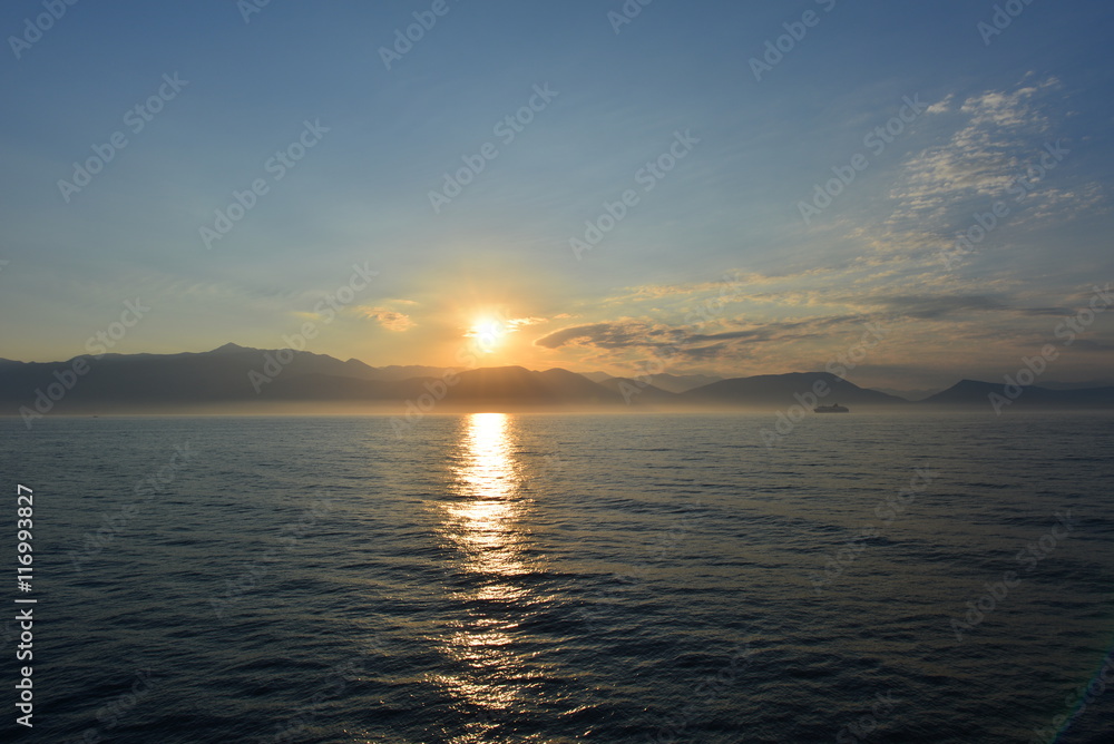 Sonnenaufgang im Ionischen Meer
