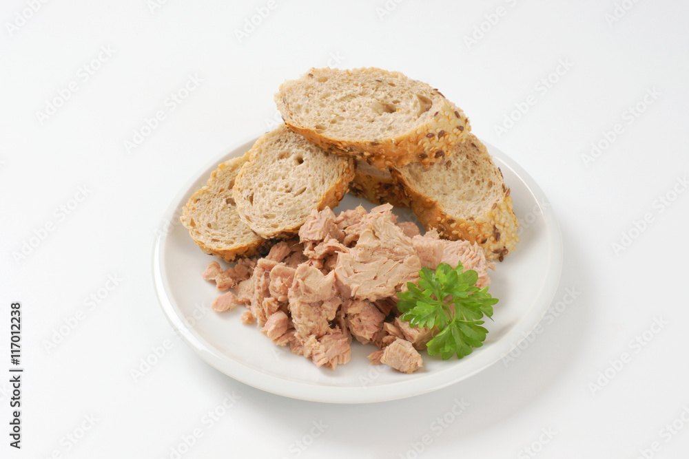 canned tuna with seeded roll canned tuna with seeded roll