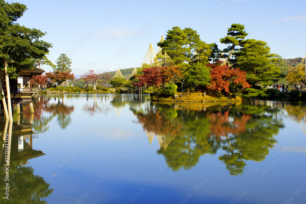 Autumn foliage at Kenrokuen Garden in Kanazawa, Japan
