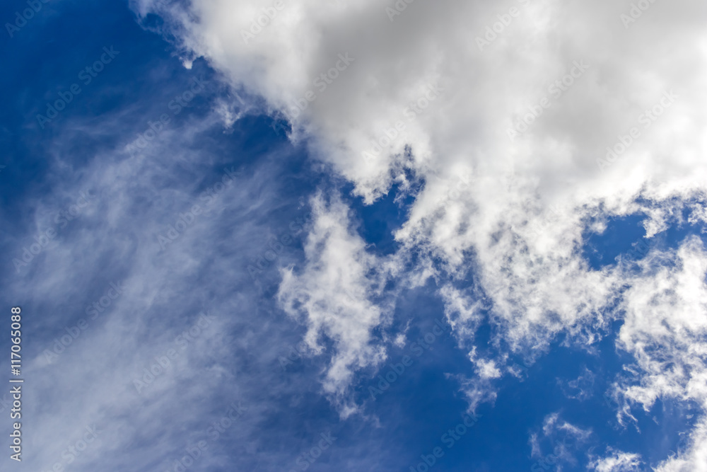 Obraz premium Blue sky and massive clouds