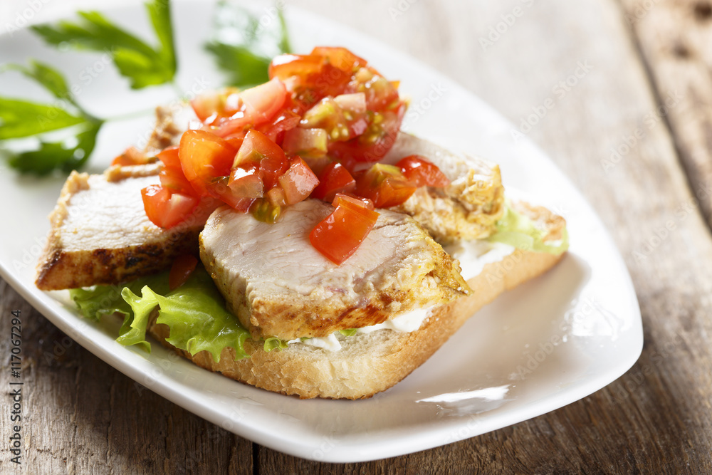 Toast sandwich with chicken, curry and tomatoes