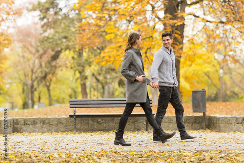 Young couple in the autumn ...