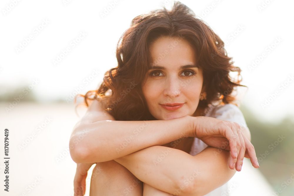 Obraz premium Beauty sunshine woman portrait. Happy Woman Smiling and at the camera.