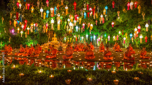Obraz na płótnie Wat Phan Tao, Chiangmai - November 9, 2014 : The monks come to take place praying and meditation on the Yee Peng  Festival's night