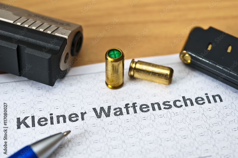 Was Darf Man Mit Kleinem Waffenschein Fotografia do Stock: Kleiner Waffenschein | Adobe Stock