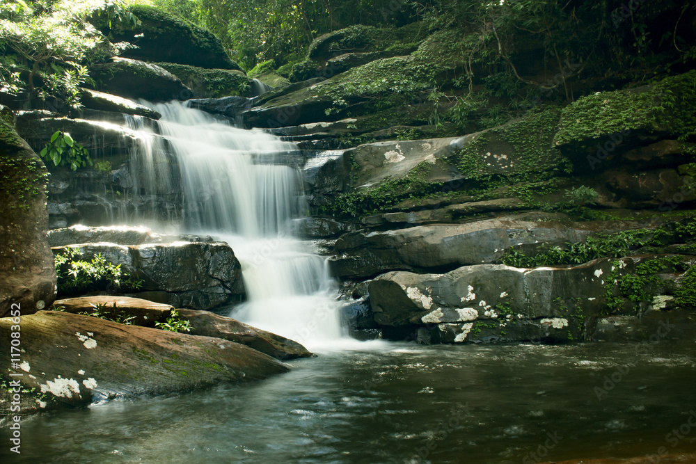 Obraz premium Beautiful waterfall in Thailand, Tad Pho, Ban Paeng, dark tone w