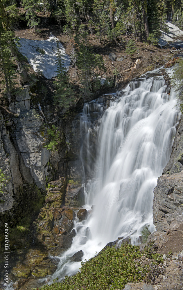 Obraz premium Kings Creek Falls tumbles down a gorge in Lassen Volcanic National Park in California - long exposure