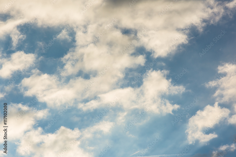 Obraz premium Sunrise Soft Yellow Wispy Cirrus Clouds