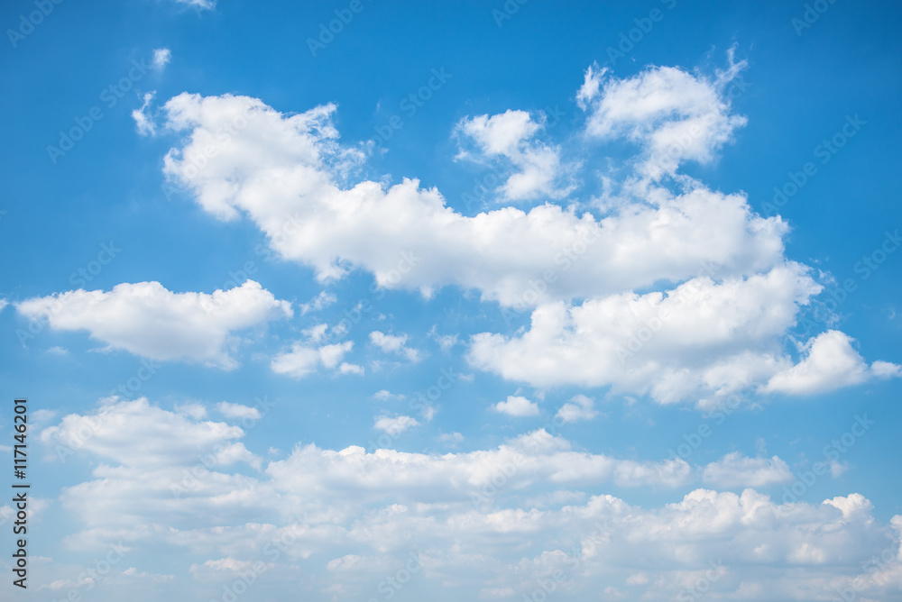 Obraz premium 夏の青空と浮雲