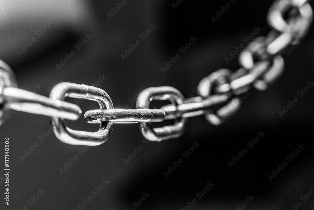 Obraz premium Strong chain black background