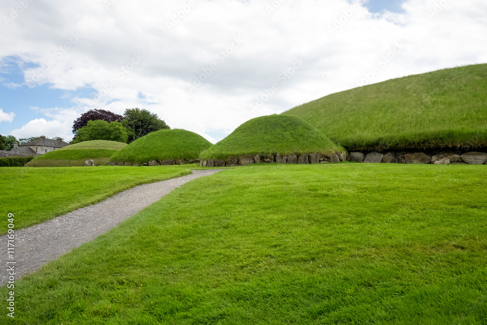 Irland - Steingrab in Knowth Irland - Steingrab in Knowth