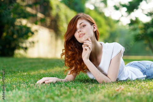 Girl on the grass © SHOTPRIME STUDIO