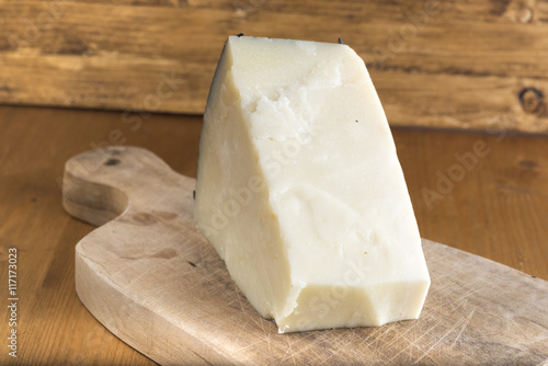 Foto pecorino romano cheese made from sheep's milk,