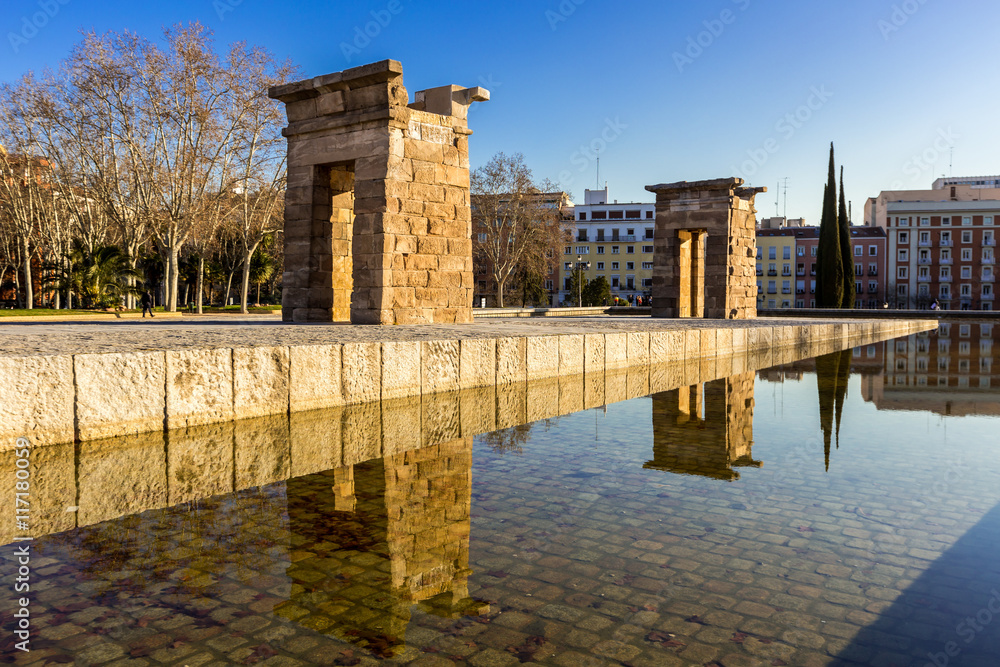 Obraz premium Temple debod Madrid,Spain in summer.