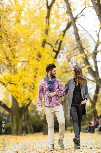 Young couple in the autumn ...