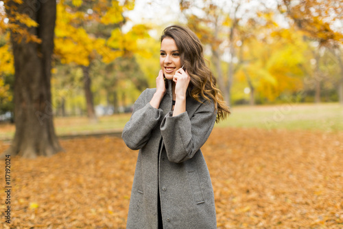 Young woman in the autumn park
