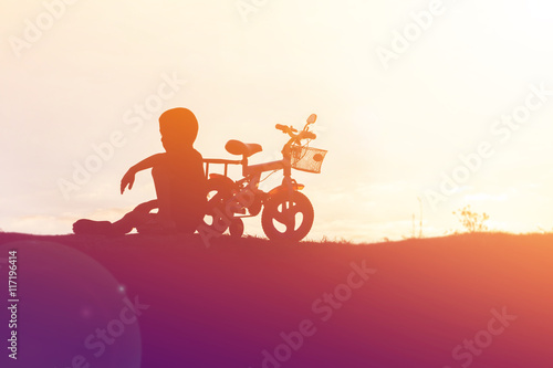 Fototapeta Naklejka Na Ścianę i Meble -  little boy bike silhouette