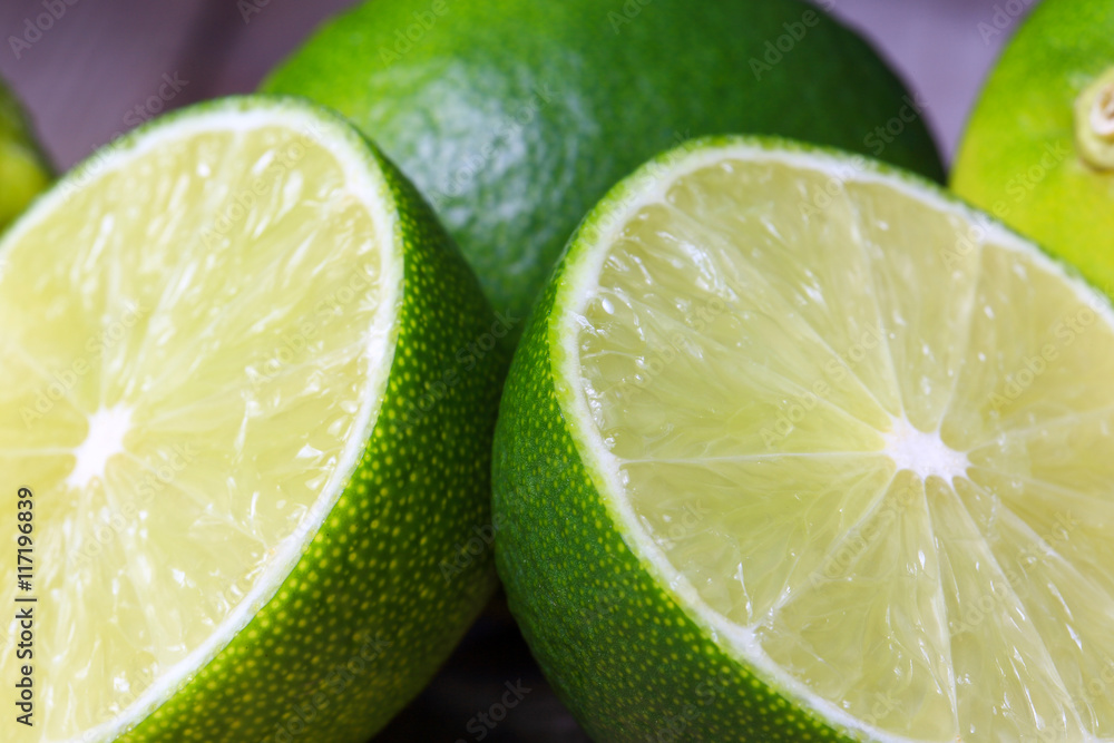 Limetten, geschnitten Limetten, geschnitten