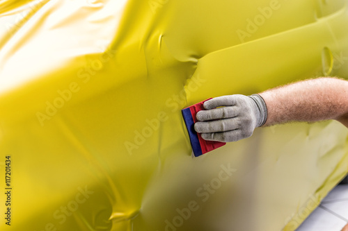 profi foliert auto mit matt folie in gelb car wrapping auto folierung © anko