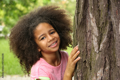 Afro-American little girl h...