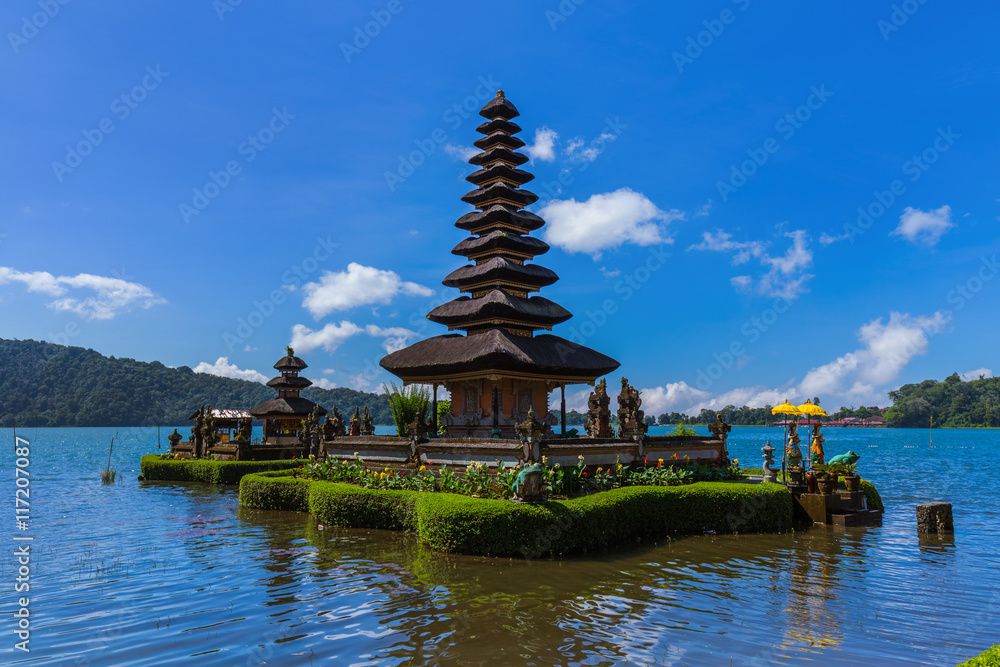 Obraz premium Świątynia Ulun Danu - Wyspa Bali Indonezja