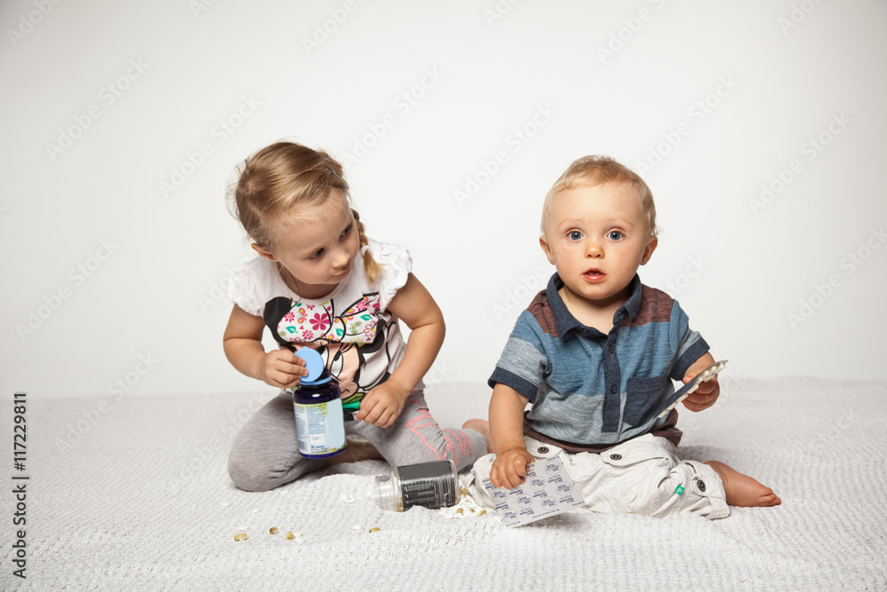 Kinder haben sich Tabletten gemopst Kinder haben sich Tabletten gemopst