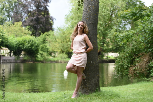 jeune femme en pleine nature