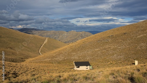 Pakituhi Hut and mountains photo