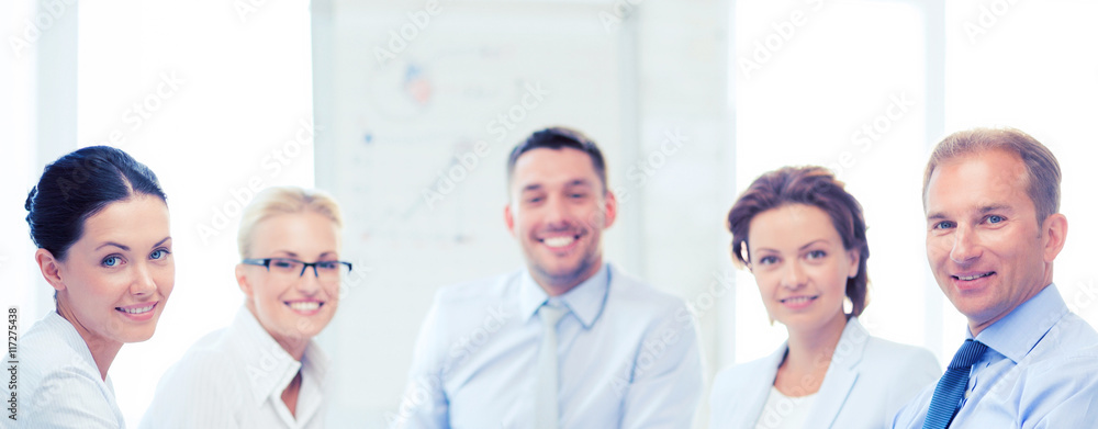 Fototapeta premium friendly business team in office