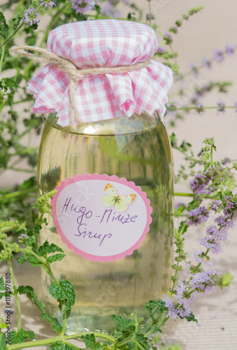 Obraz na płótnie Hugo-Minze Sirup selbstgemacht w salonie