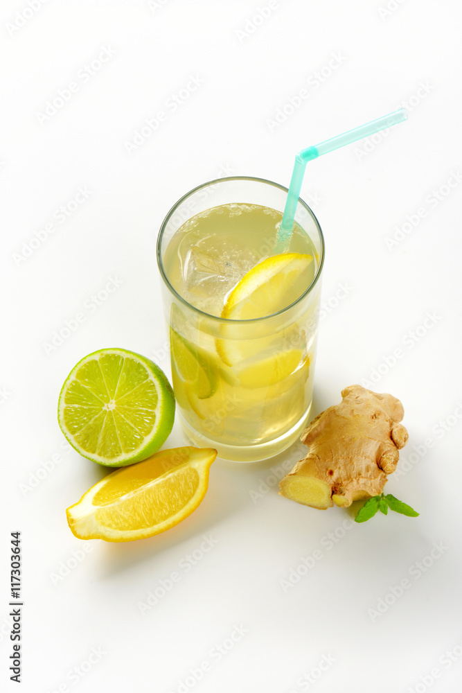 Fototapeta premium glass of ginger ale
