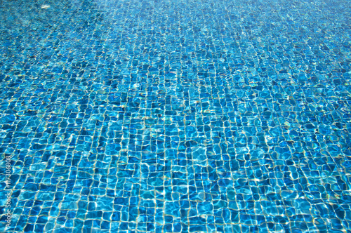 Transparent water pool