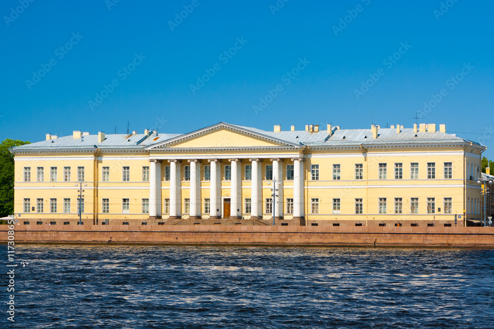 Petersburg Academy of Sciences, the view from English Embankment. St. Petersburg Petersburg Academy of Sciences, the view from English Embankment. St. Petersburg