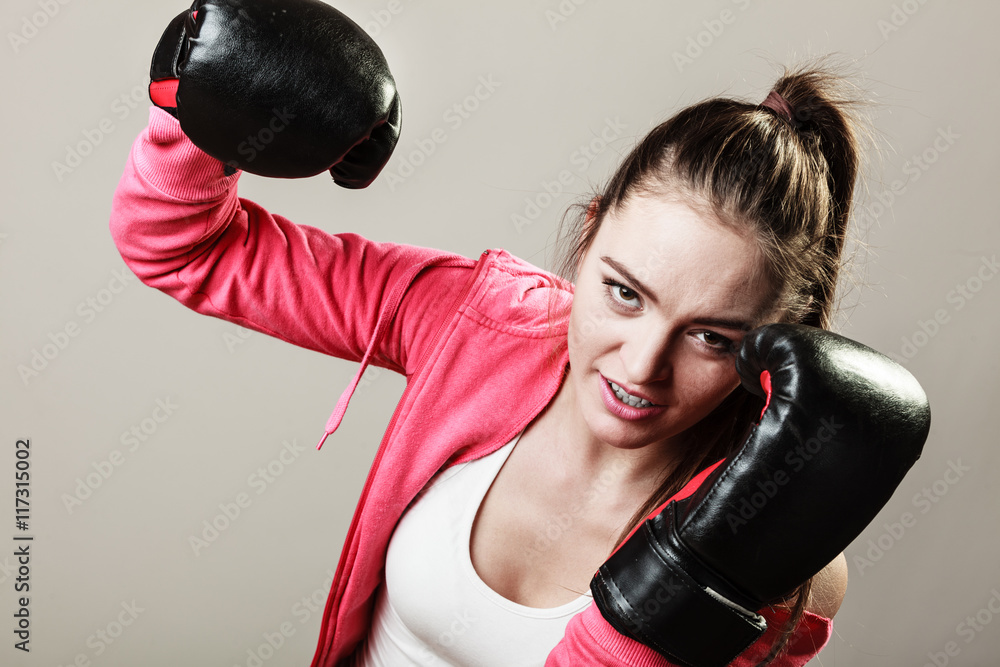 Woman training. Boxing.