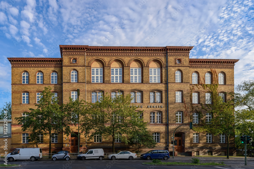 Die ehemalige Gemeindeschule in Moabit, heute Sitz der Verwaltungsakademie Berlin