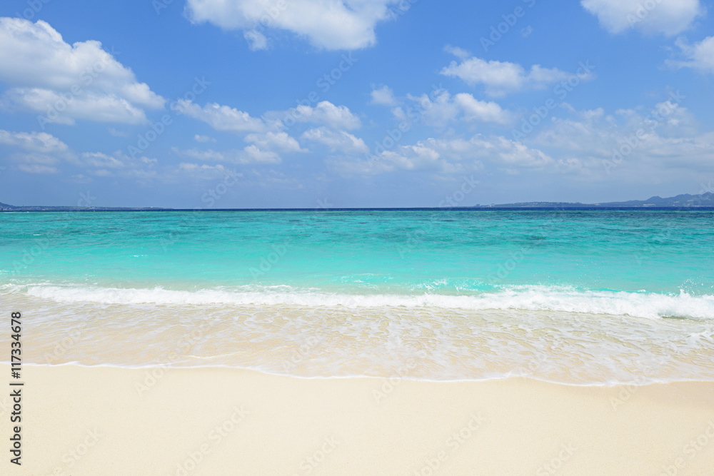 沖縄の美しい海とさわやかな空
