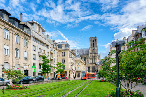Fototapeta Naklejka Na Ścianę i Meble -  Tram on the streets of Reims, France