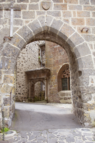 France, Auvergne,Salers,una porta del borgo antico. © gimsan