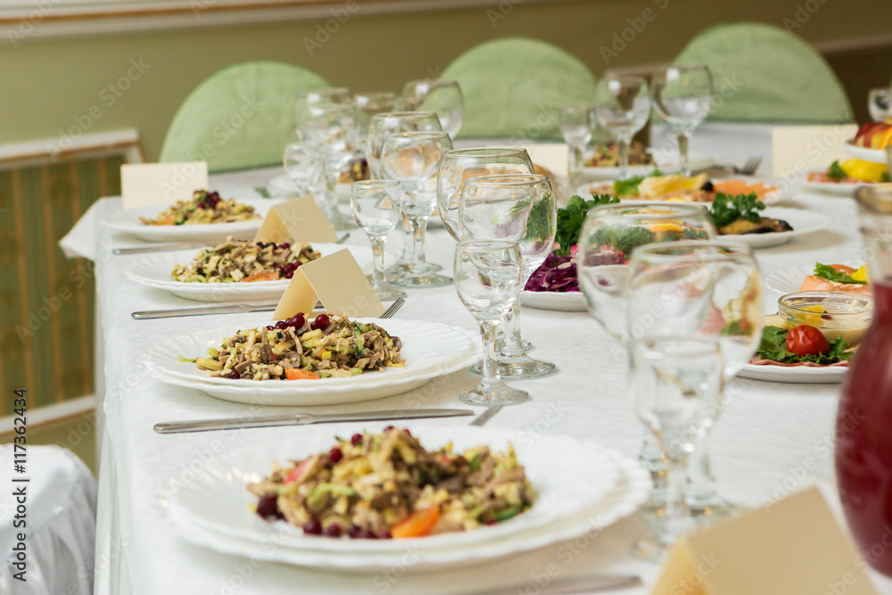 Served for a banquet table. Served for a banquet table.