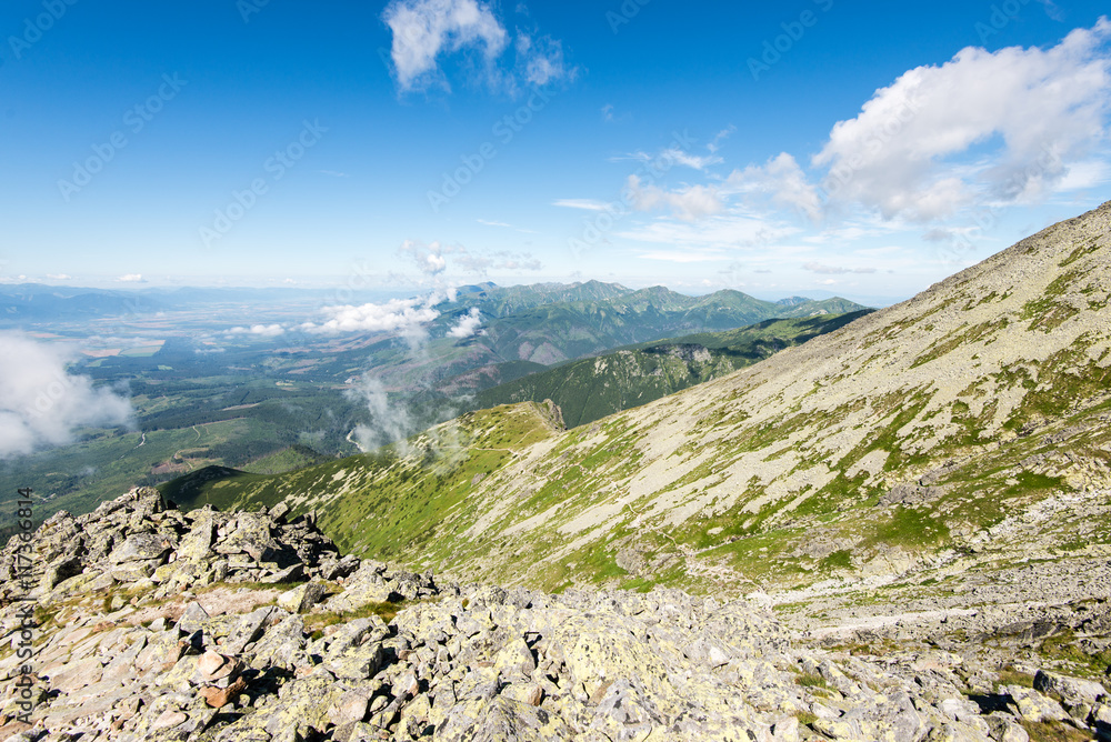 Obraz premium rocky mountain landscape covered with clouds
