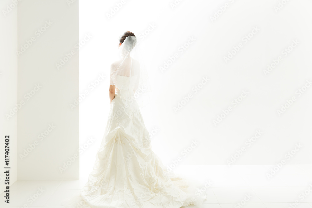Fototapeta premium a woman wearing wedding dress