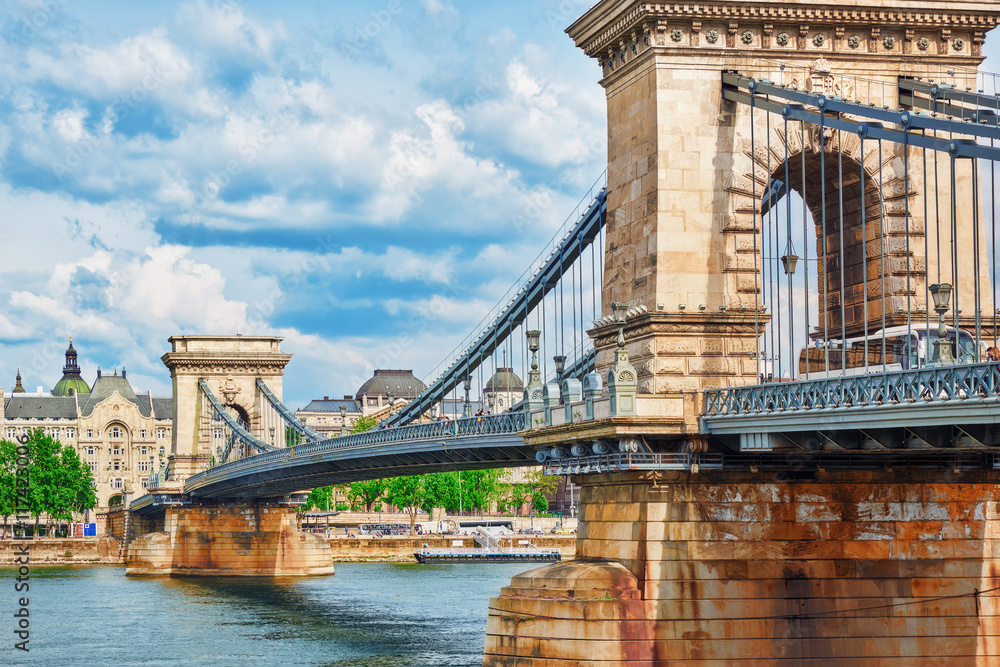 Obraz premium BUDAPEST, HUNGARY-MAY 02, 2016: Szechenyi Chain Bridge-one of th