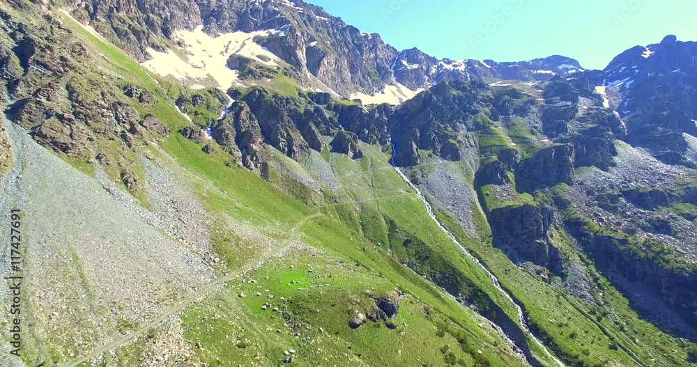 Aerial 4k - Valmalenco (IT) - Sorvolo dall'Alpe d' Entova verso lo Scerscen Aerial 4k - Valmalenco (IT) - Sorvolo dall'Alpe d' Entova verso lo Scerscen