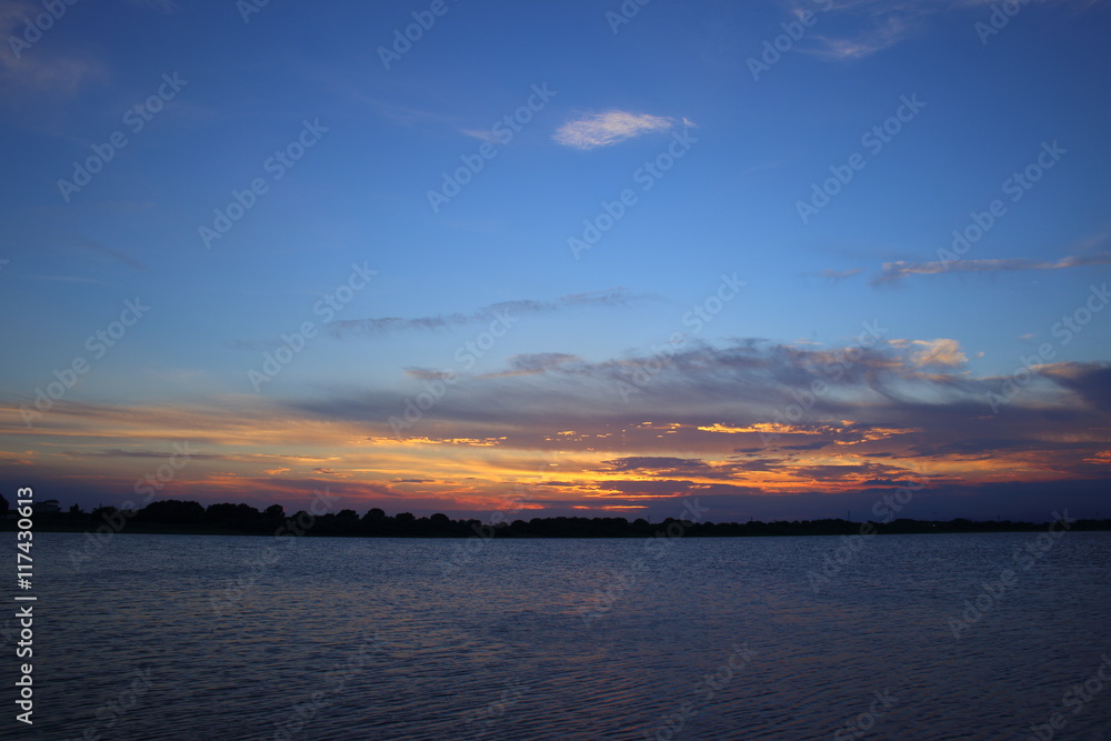 谷中湖の夕暮れ / 渡良瀬遊水地の谷中湖の夕暮れを撮影しました。