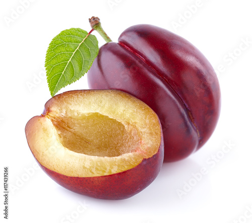 Obraz na płótnie Ripe plums with leaf