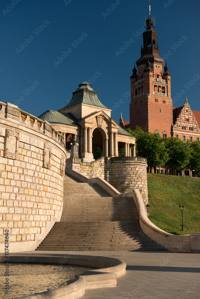 Szczecin, stare schody oświetlone porannym słońcem. - obrazy, fototapety, plakaty 
