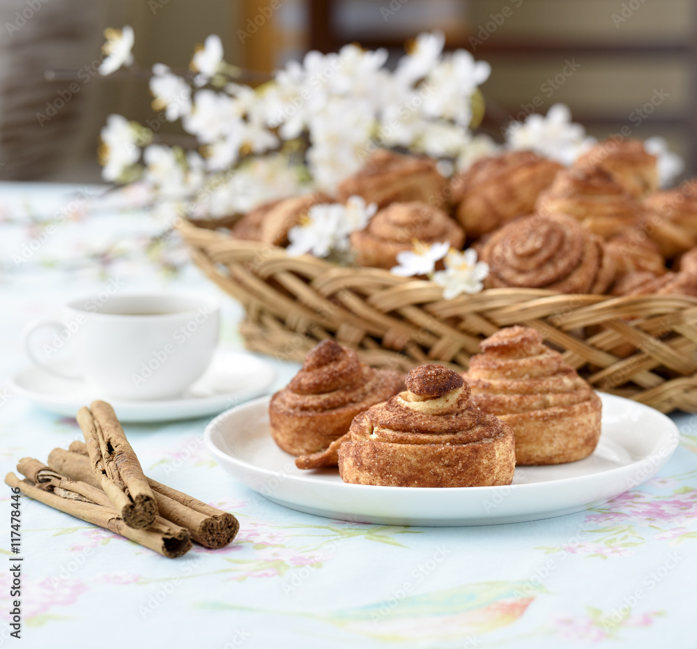 Fototapeta premium Homemade cinnamon buns cakes on a table