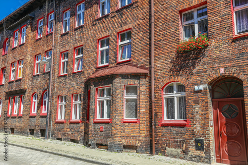 tradycyjne budynki w dzielnicy Nikiszowiec w Katowicach photo