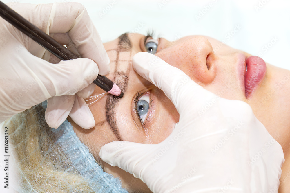 Mikrobleyding eyebrows workflow in a beauty salon Mikrobleyding eyebrows workflow in a beauty salon